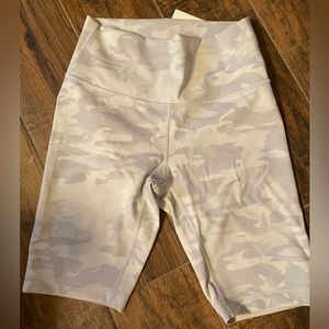 Lululemon Wunder Under 10” Camo Shorts